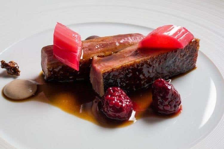 Anatra more rabarbaro e crema di noci